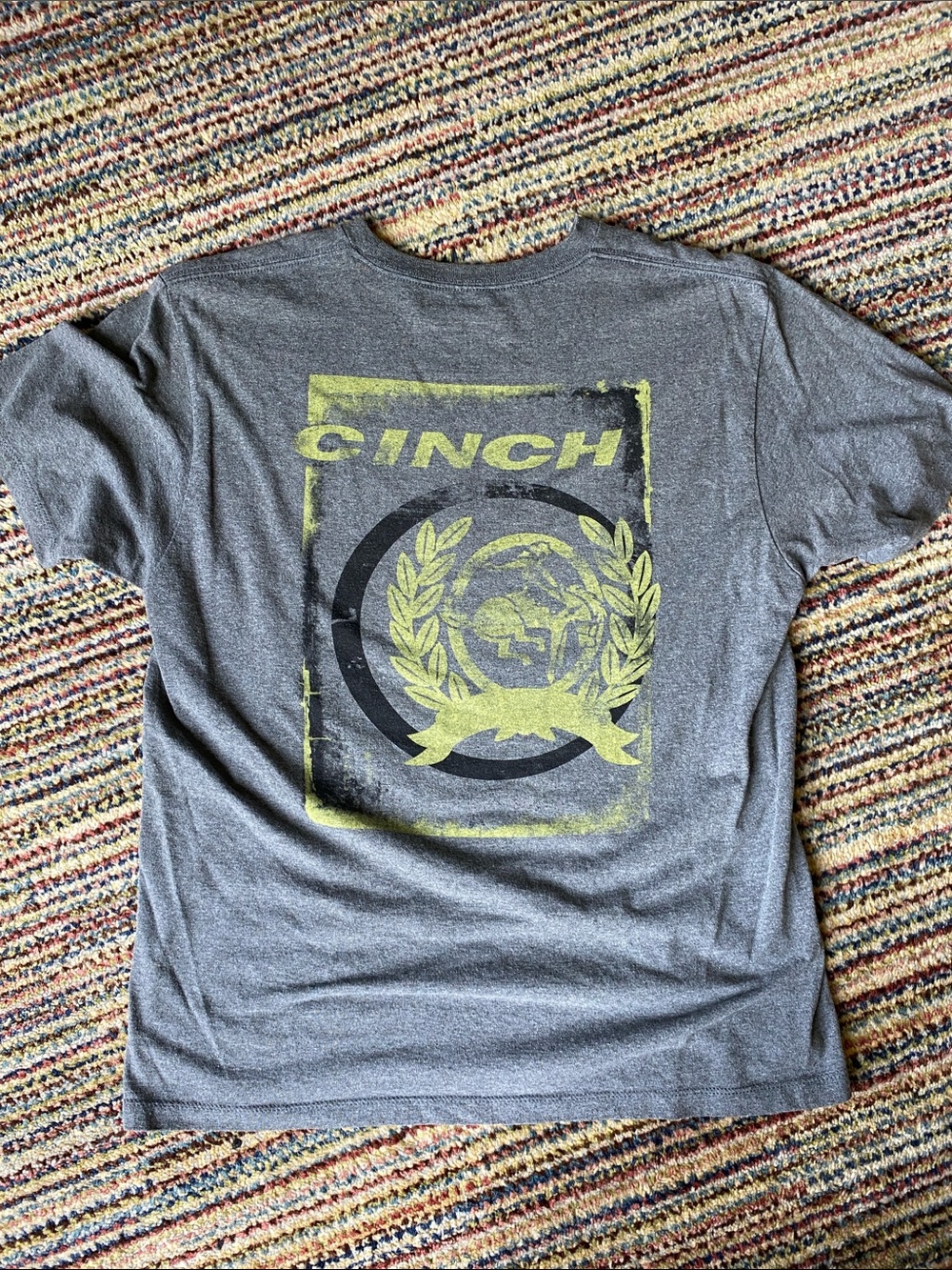 Cinch Men's Gray Tee with Black & Yellow Graphic